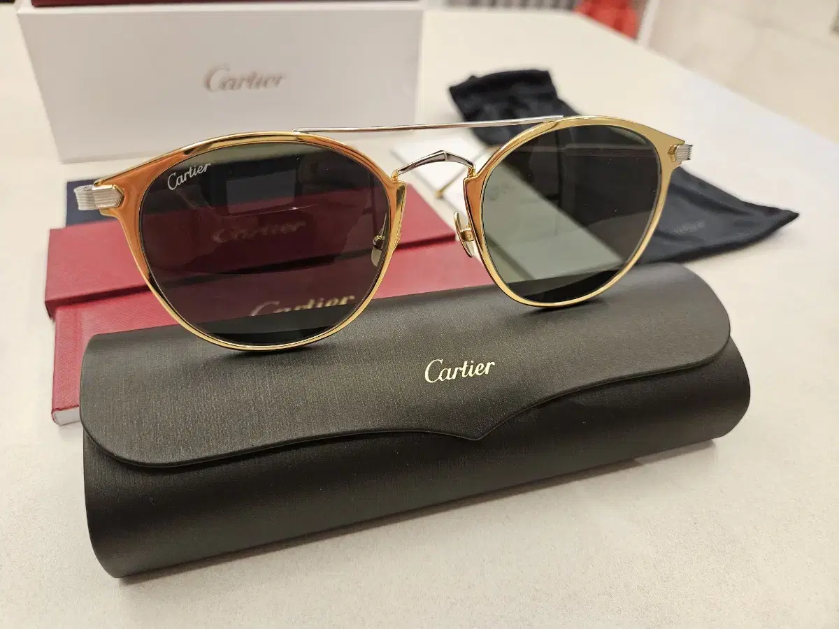 CARTIER 까르띠에 선글라스 CT0015S 5번 컬러 판매합니다